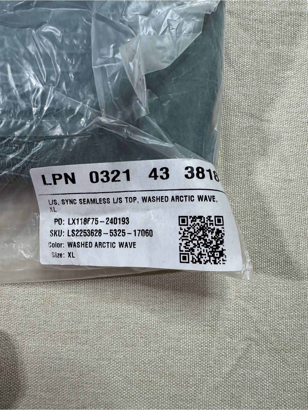 Fabletics Sync Seamless Long Sleeve Top XL Washed Arctic Wave NWT Workout Gym - Picture 7 of 9